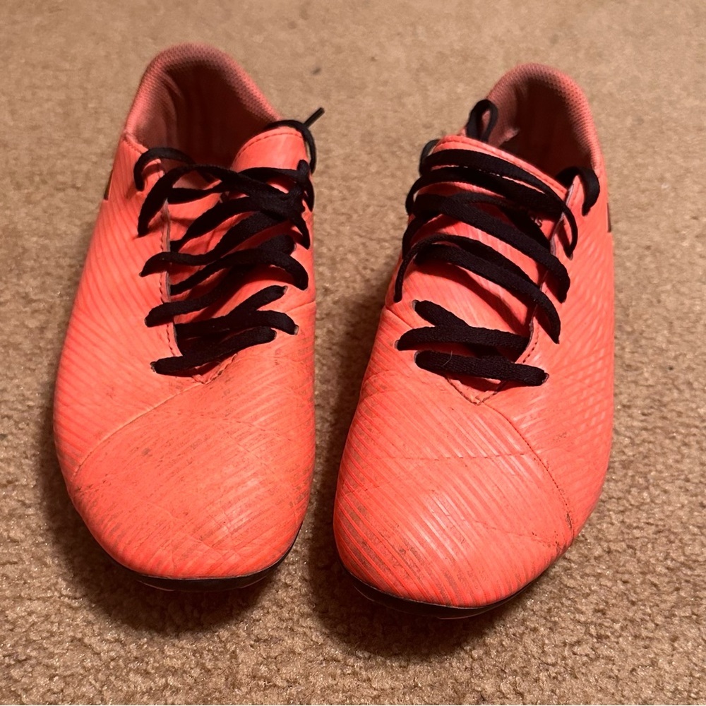 Preowned Girls 6 Adidas Soccer cleats athletic active shoe neon orange stripe
